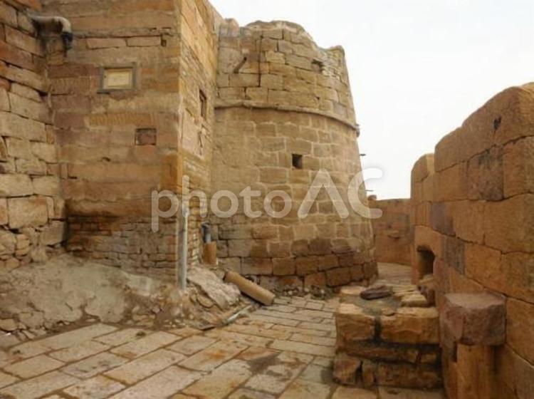 インド　ジャイサルメールの路地裏　14 路地,石畳,インドの写真素材