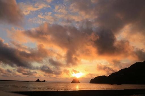 西伊豆町の素晴らしい夕陽 西伊豆町の素晴らしい夕陽 夕陽,素晴らしい夕陽,大田子海岸の写真素材