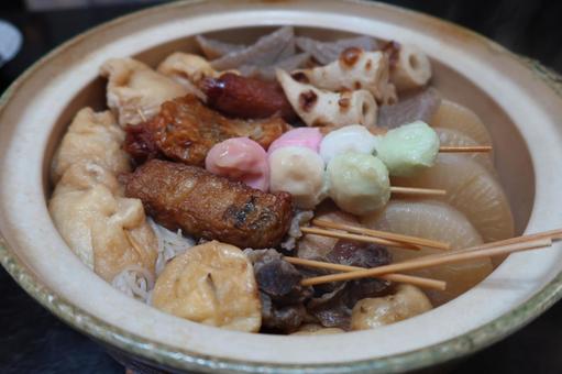 おでん鍋（引き撮影） おでん,鍋,熱々の写真素材