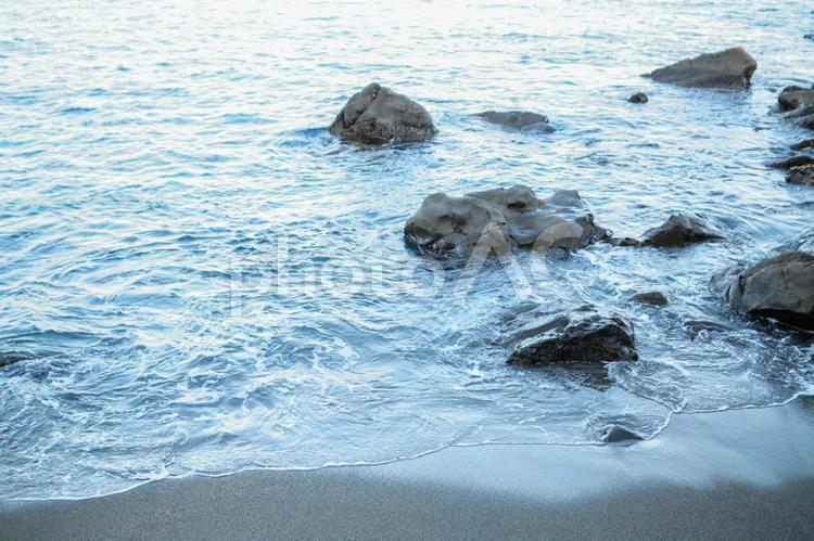 高知県の桂浜の風景（岩と波） 四国,高知県,晴れの写真素材
