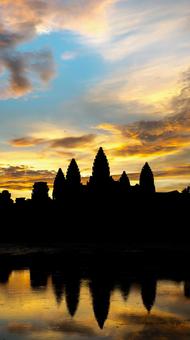 アンコール・ワットの夜明け アンコール・ワットの夜明け アンコールワット,アンコール・ワット,カンボジアの写真素材