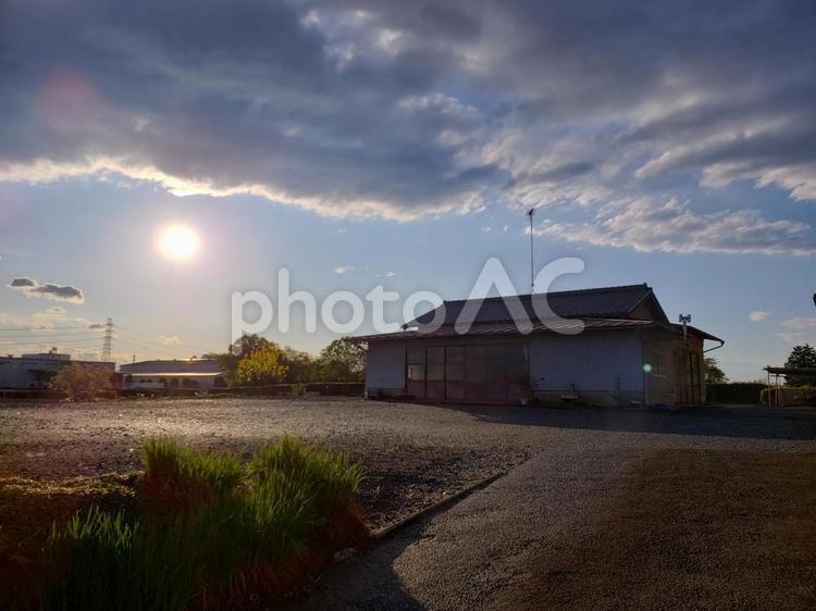 日本の田舎の風景。 田舎,家,夕暮れの写真素材