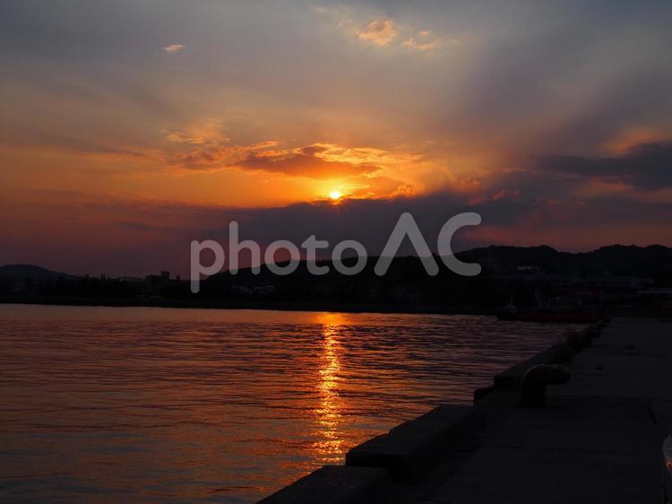 淡路島　初夏の夕陽 夕陽,夕日,淡路島の写真素材