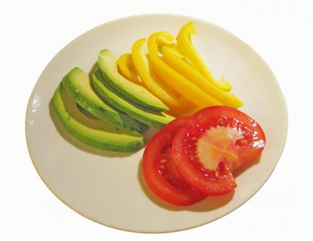 アボカドとトマトとパプリカ アボカドとトマトとパプリカの写真