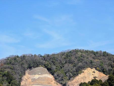 山肌が剥き出しになっている斜面 山肌が剥き出しになっている斜面の写真