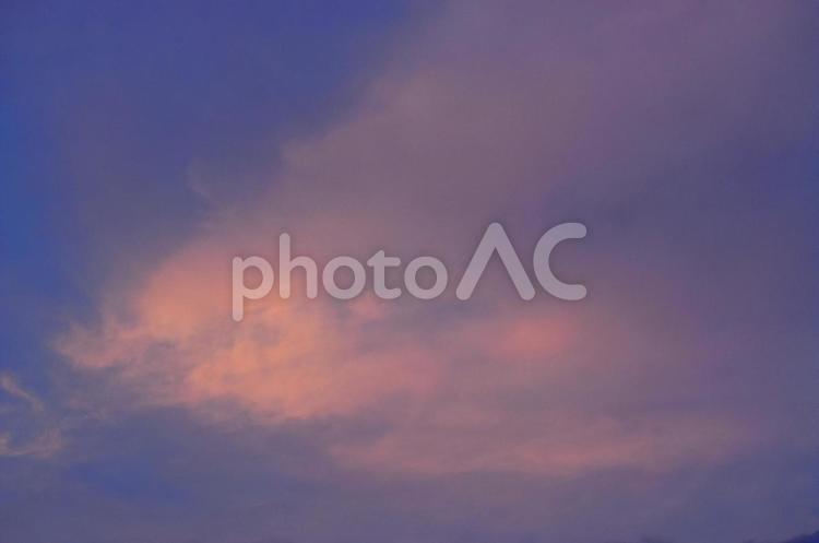 水無月の夕空 夕雲,雲,夕空の写真素材