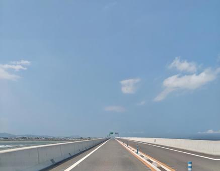 続く直線道路 続く直線道路の写真