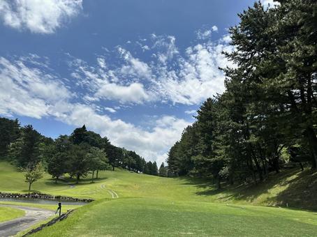 初夏のゴルフ場 初夏のゴルフ場 ゴルフ,コース,青空の写真素材