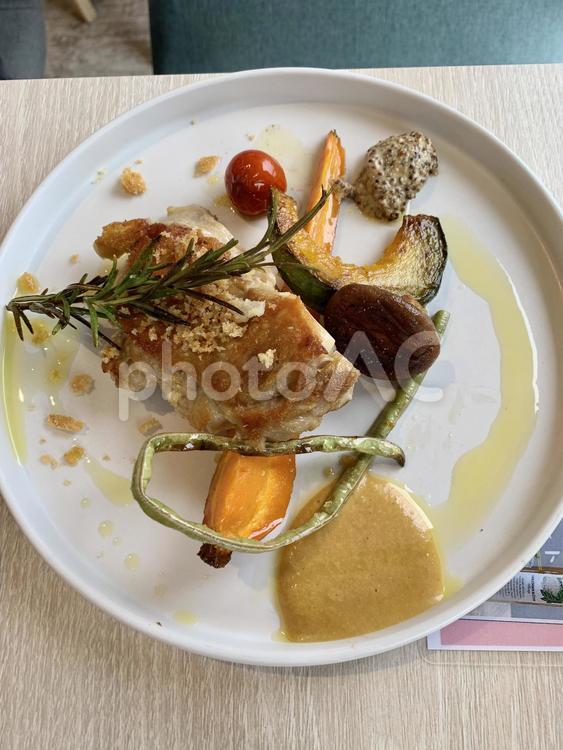 チキンと野菜の前菜プレート 前菜,レストラン,おいしいの写真素材