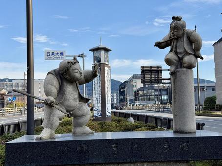 京都　五条大橋　牛若丸弁慶像 牛若丸,伝説,言い伝えの写真素材