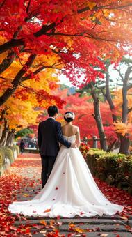 紅葉のウェデイングドレス姿の花嫁と花婿の写真