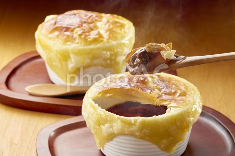 ポットパイ　はしあげ ポットパイ,ビーフシュー,パイ包みの写真素材