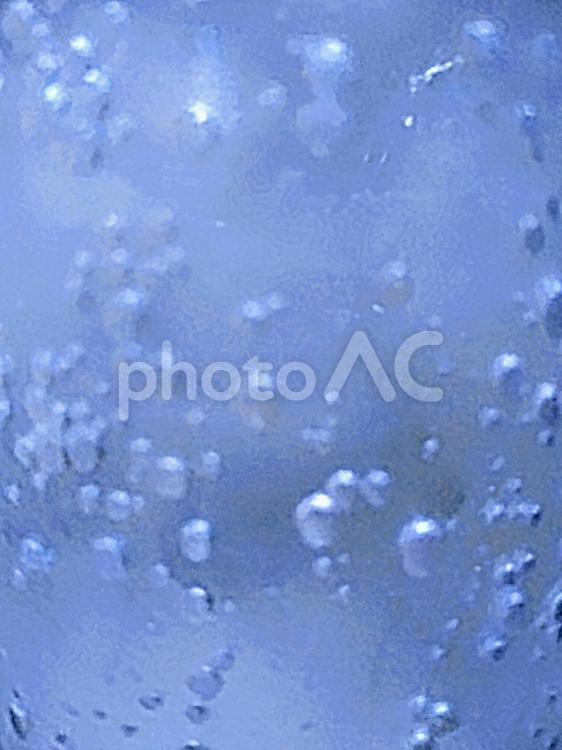ソーダ水と氷と炭酸の泡　背景画像 ソーダ,炭酸水,水の写真素材