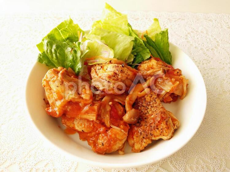 チキンのトマト煮　正面 チキンのトマト煮,鶏肉料理,鶏もも肉の写真素材