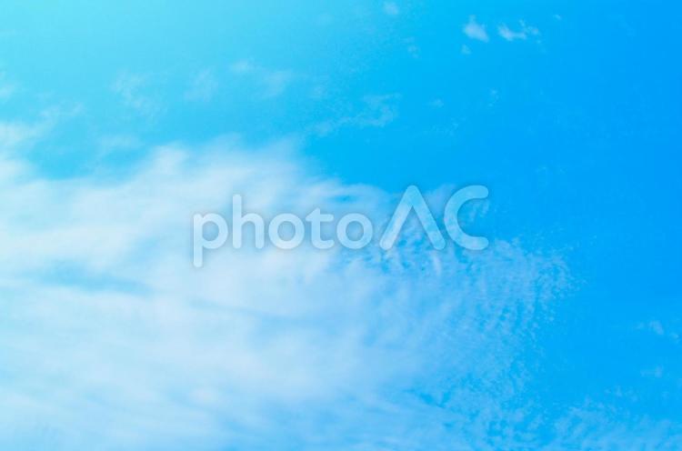 爽やかな秋の空の背景用イメージ素材 空,青空,背景の写真素材