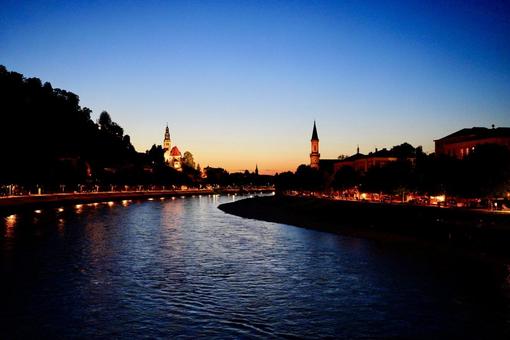 夕陽に染まる音楽の都ザルツブルク 夕陽に染まる音楽の都ザルツブルクの写真