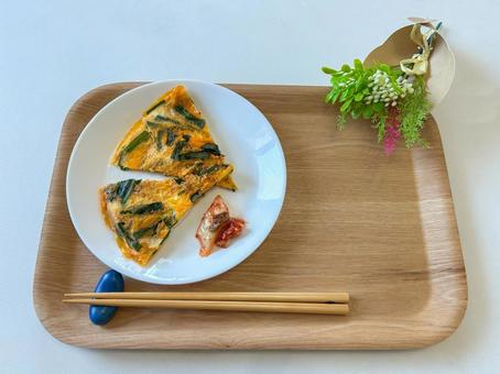 糸島産ニラと卵のキムチ入りニラ玉焼き 糸島産ニラと卵のキムチ入りニラ玉焼き ニラ玉,キムチ入り,糸島産の写真素材