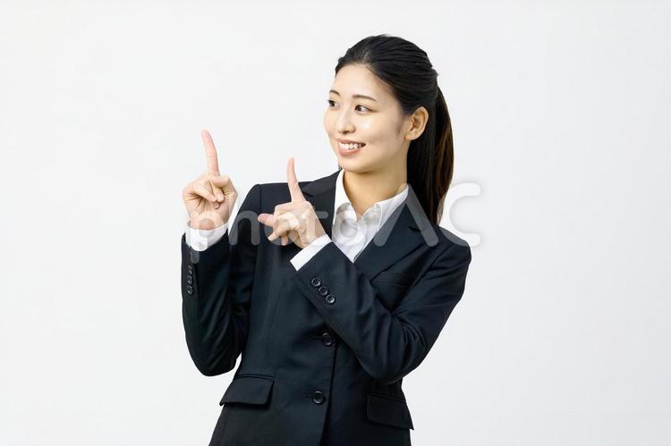 指を差す　女性　ビジネス　就職活動 ビジネスウーマン,指差し,おすすめの写真素材