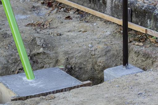 公園の遊具のコンクリート基礎と支柱工事1 公園の遊具のコンクリート基礎と支柱工事1 コンクリート,支柱,工事の写真素材