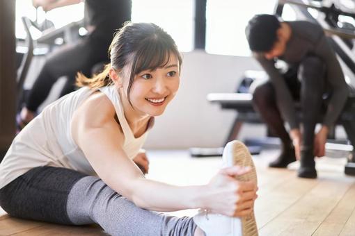 운동 체육관에서 스트레칭을하는 여자, JPG 운동 체육관에서 스트레칭을하는 여자, JPG