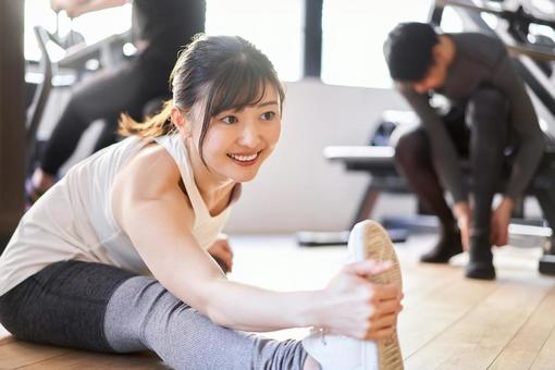 A woman stretching in a training gym, trecho, mulher, treinamento, JPG