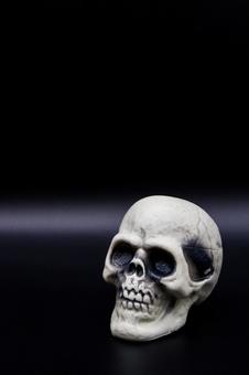 黒背景に髑髏 ハロウィン,恐怖,怖いの写真素材
