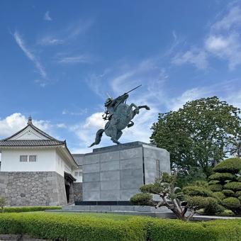 山形城跡7_最上義光之像 山形城,大手門,門の写真素材