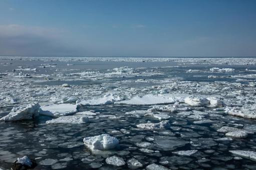 流氷がまばらなオホーツク海 流氷がまばらなオホーツク海 流氷,流氷原,知床の写真素材