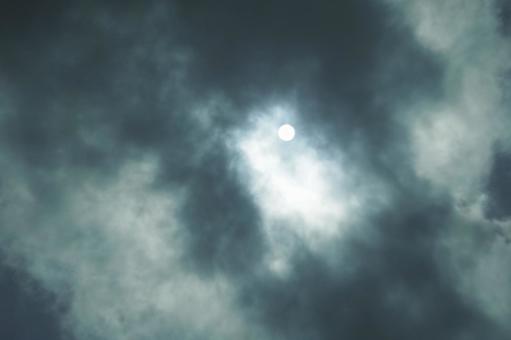 太陽と雲 太陽と雲の写真
