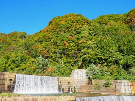 秋の景色９ ダム,関川一号砂防えん堤,長野県の写真素材