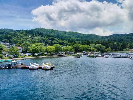 芦ノ湖海賊船にて箱根町港付近から見る桟橋 芦ノ湖海賊船にて箱根町港付近から見る桟橋 箱根町港,箱根海賊船,遊覧船の写真素材