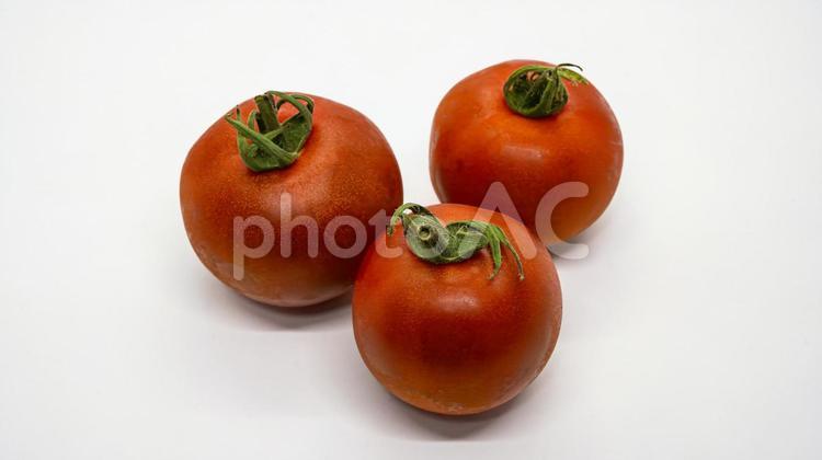 三つのミニトマトが描くバランス トマト,ミニトマト,完熟の写真素材