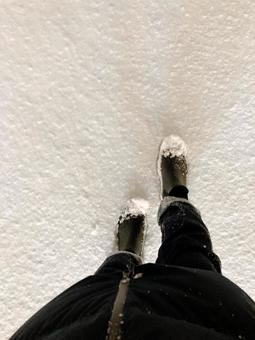 雪の日の足元 雪の日の足元 雪,雪道,長靴の写真素材