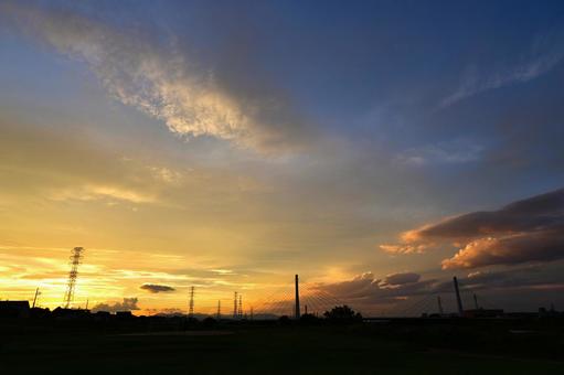 河川敷から観た夕景1 河川敷から観た夕景1の写真