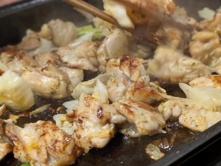 鶏肉を焼く 鶏肉を焼くの写真