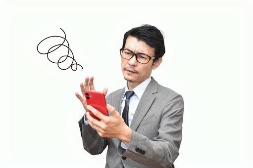 スマホを見て困っている男性 スマホを見て困っている男性 故障,スマホ,男性の写真素材