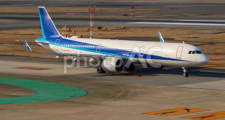 福岡空港、目覚める空 福岡空港,昼,飛行機の写真素材