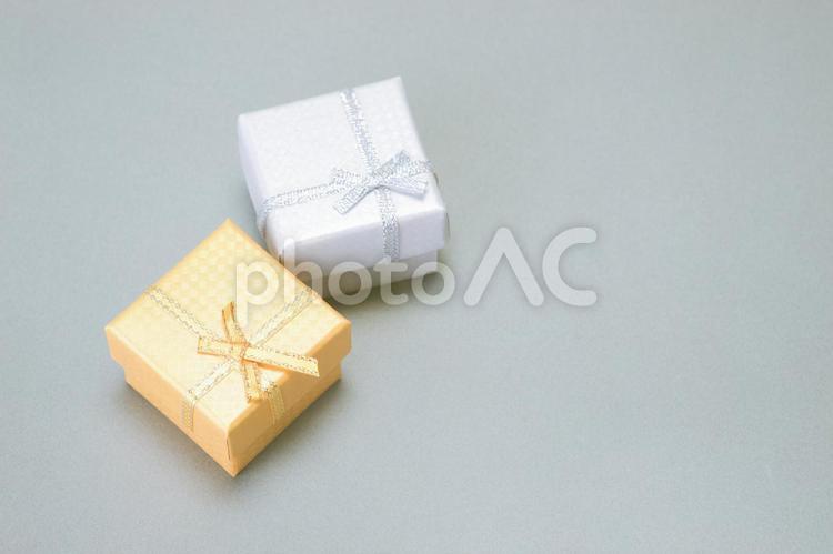 グレー背景の小さなギフトボックス お誕生日,イメージ,ギフトの写真素材