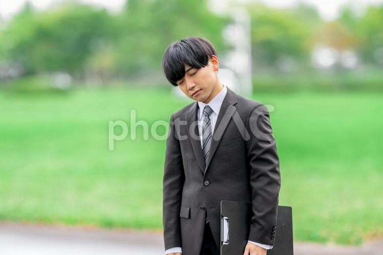 落ち込むビジネスマン ビジネスマン,スーツ,疲労の写真素材
