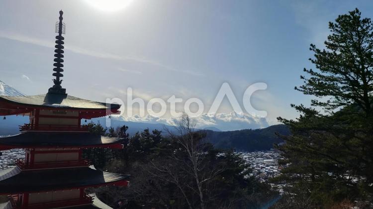 美しい夕日と五重塔 五重塔,風情,日本の写真素材