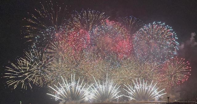花火 花火 花火,海,夜の海の写真素材