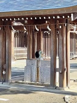 手水舎のカラス 手水舎のカラスの写真