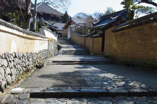 東大寺 二月堂 裏参道 土塀 石垣 石畳 東大寺 二月堂 裏参道 土塀 石垣 石畳 東大寺,二月堂,裏参道の写真素材