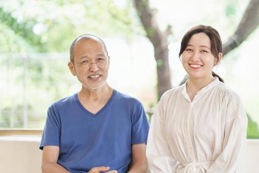 Asian parents and children sitting with a smile, пожилые люди, уход, девушка, JPG