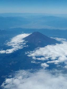 空から見る秋の富士山2 空から見る秋の富士山2 富士山,空撮,blueの写真素材