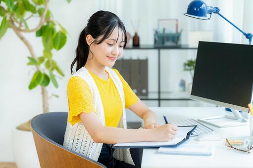 オフィスで働くビジネスウーマン ビジネスウーマン,オフィス,若い女性の写真素材