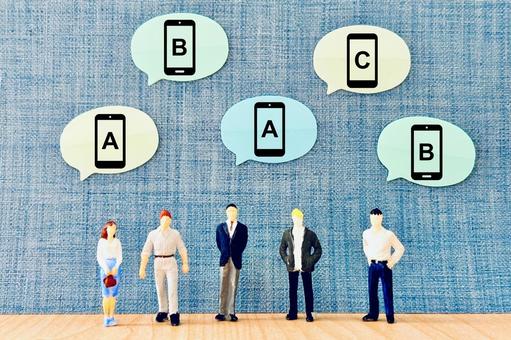 人々のスマホのキャリアを比較する スマホ,キャリア,違いの写真素材