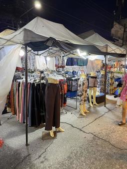 ナイトマーケットの衣料品店 タイのナイトマーケット,衣料品店,衣服の写真素材