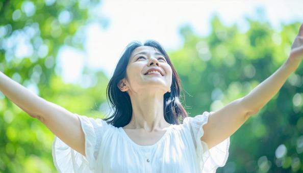 健康的な女性深呼吸 健康的な女性深呼吸の写真