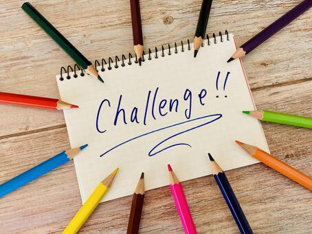 チャレンジと書かれたノートと色鉛筆 チャレンジ,挑戦,ステップアップの写真素材